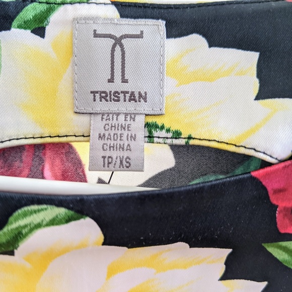 Sleeveless blouse with flower pattern - Picture 4 of 4